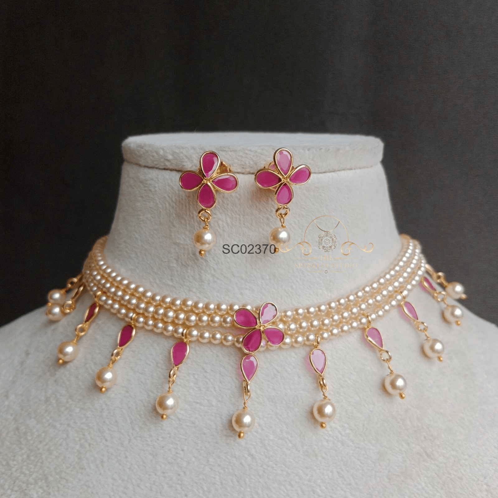 Beautiful Pearl Choker