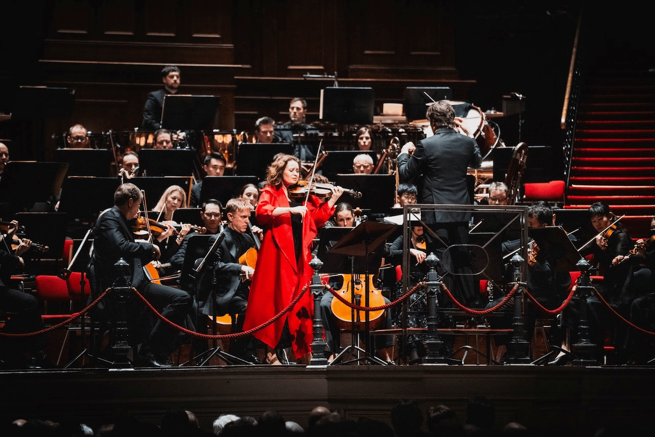 Patricia Kopatchinskaja ;lays the violin