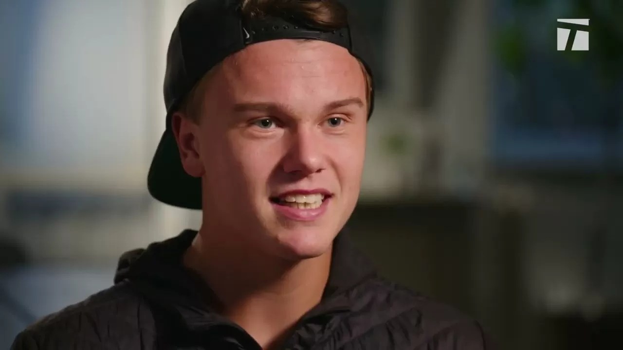 Holger Rune out long term with a torn ACL