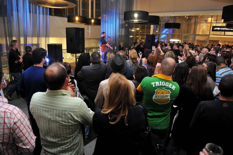 Ard Matthews with his guitar