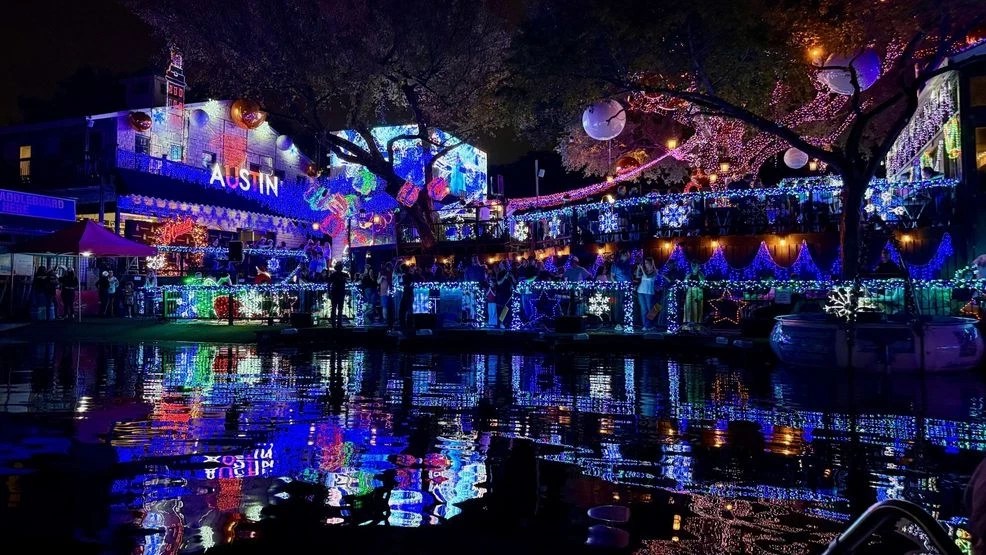 モンドクォーツ ライトスモーキー ホットスポット T-61 Experience the Magic at Mozart's Lake Austin Lights