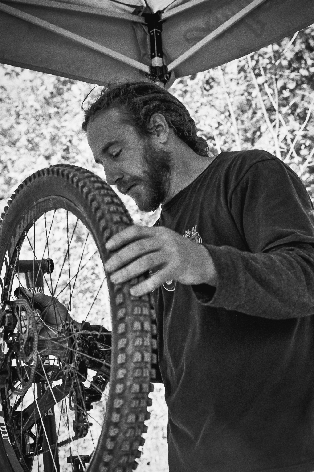 Friend and team mate, talented builder and all around nice guy, Eric does some prep on his race bike after practice on Saturday. || Autumn 2014 | Roxbury, NY ||