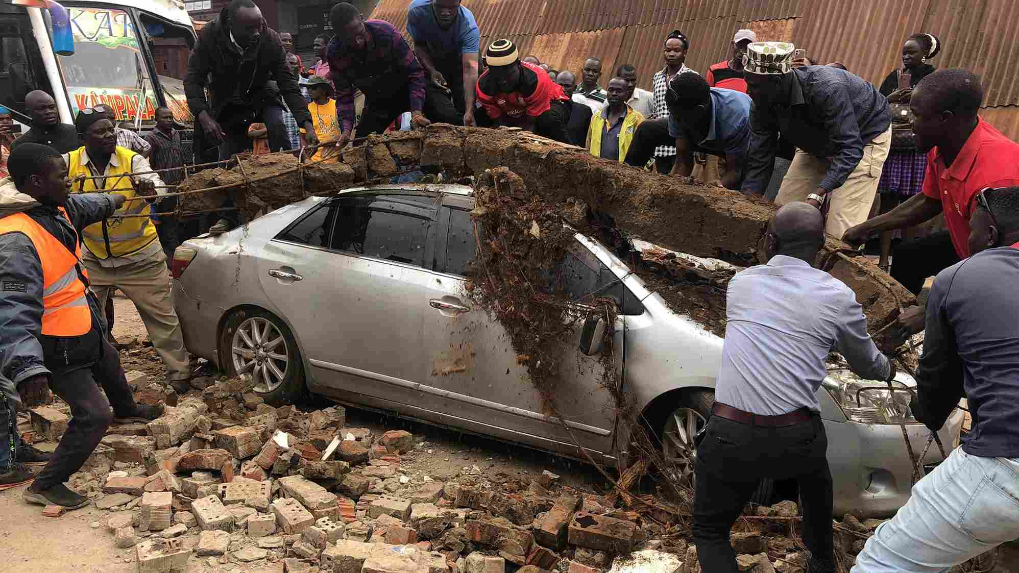 Dark Evening! Kakise Bus Rams Into A Clinic In Mbale!