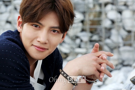 Here, Have Some Ji Chang Wook – the talking cupboard