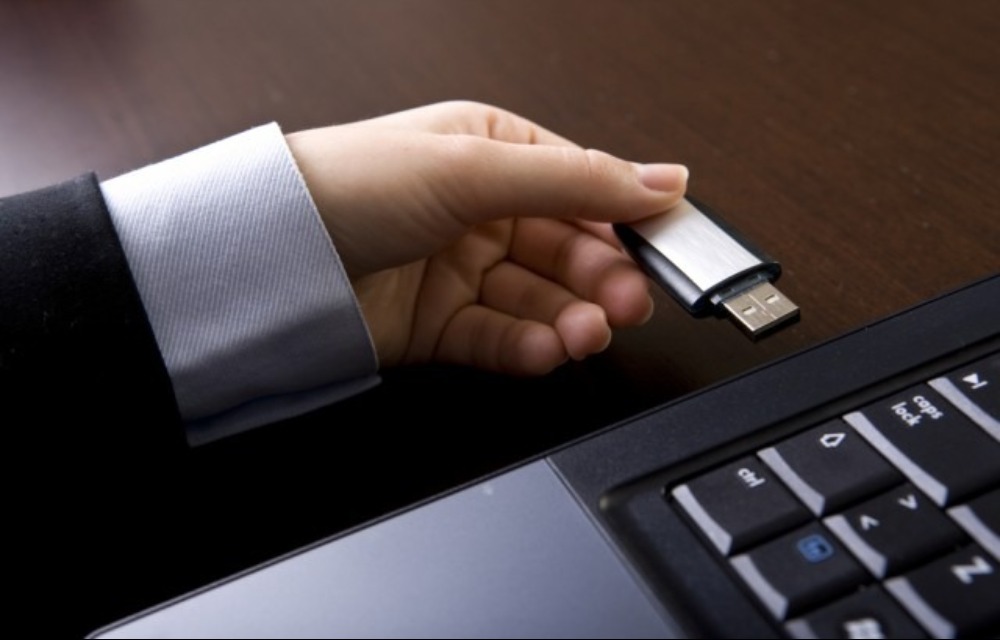 Windows 10 safely remove flash drive