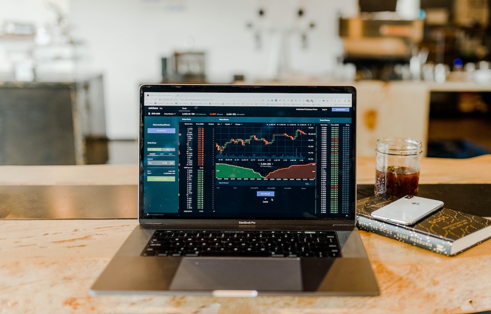 Mobile vs. Desktop Trading – Pros and Cons