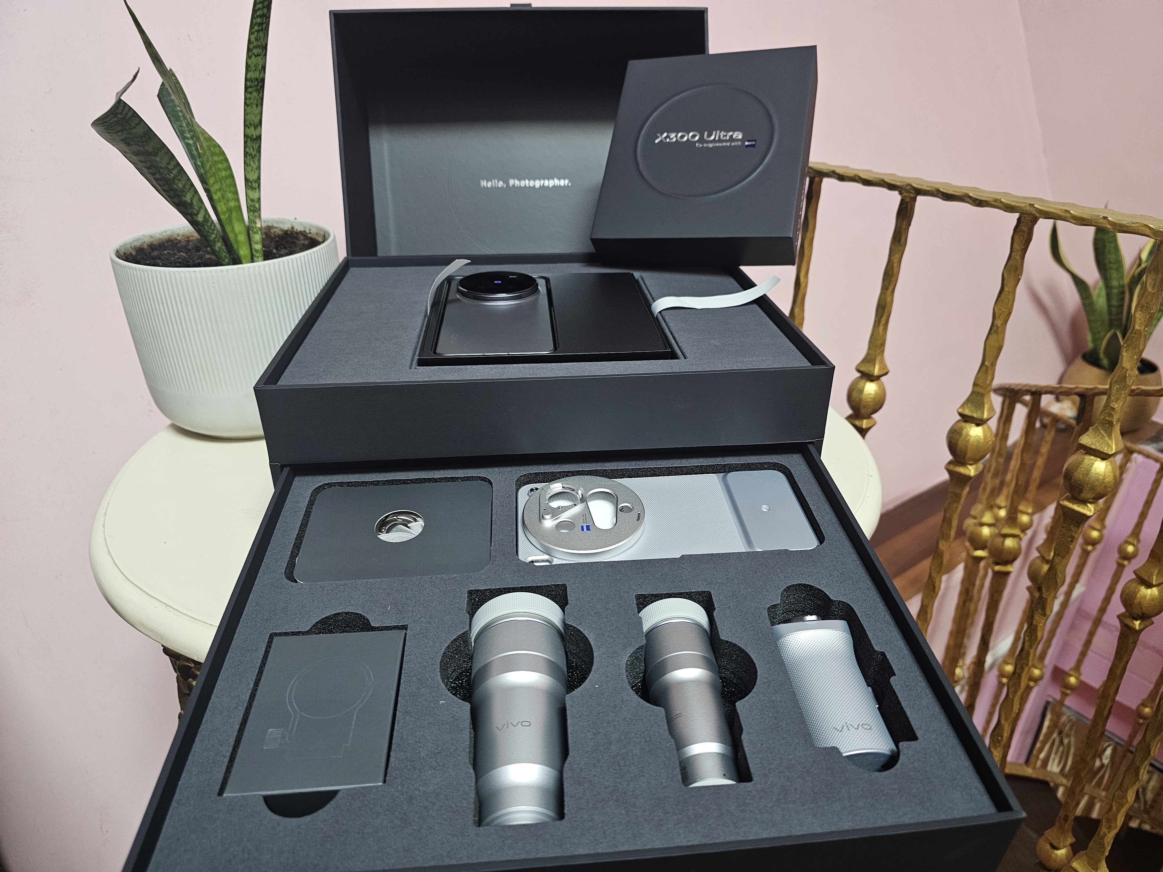 vivo X300 Ultra with Photographer Kit Reviewed – the phone that