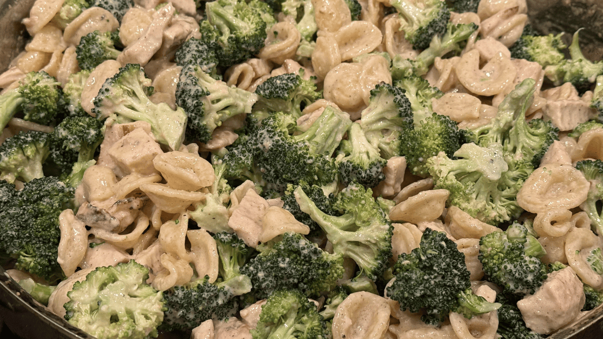 Lemon Pepper Cream Sauce Pasta with Chicken and Broccoli