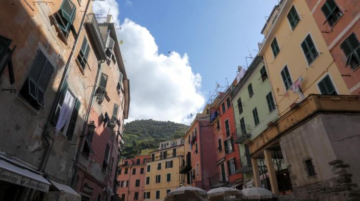 colourful buildings in vernazza during one day in Cinque Terre