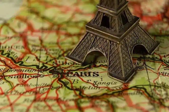 Map of Paris with a model of the Eiffel Tower