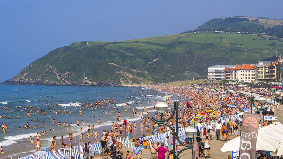 zarautz surfing