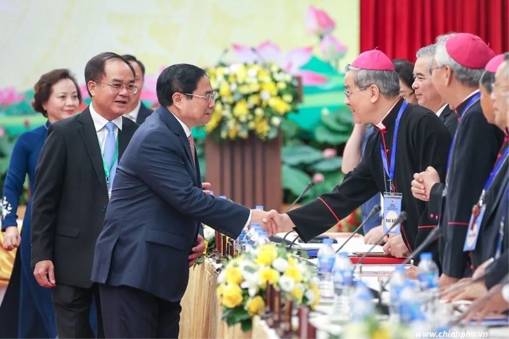 Photo: Former PM Phạm Minh Chính and Vietnamese Catholic leadership. Photo Source: VGP News