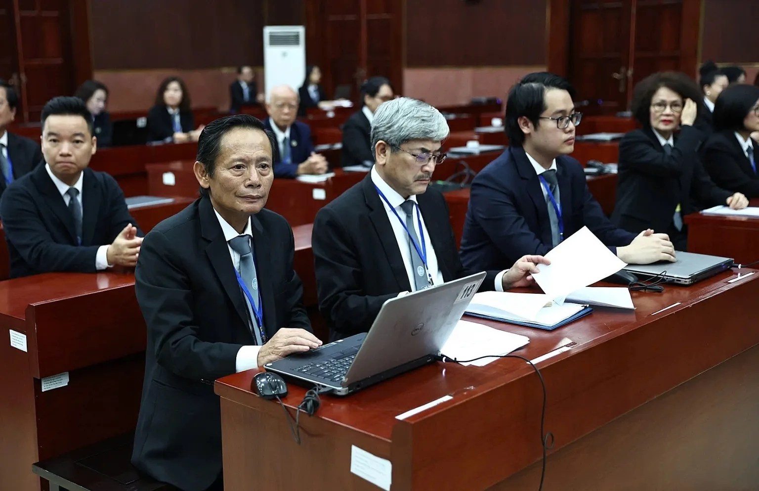 Illustrative photo: Defense lawyers representing Trương Mỹ Lan in the Vạn Thịnh Phát case. Photo credit: Quỳnh Trần/VnExpress.