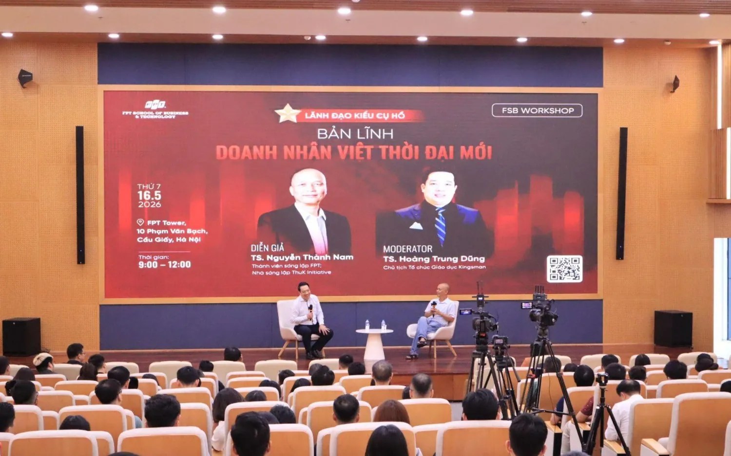 The seminar “Leadership the Uncle Hồ Way – The Courage of Vietnamese Entrepreneurs in the New Era,” hosted by the FSB Institute of Management and Technology at FPT University. Nguyễn Thành Nam is seated on the right. Photo: Ánh Dương/CafeBiz.