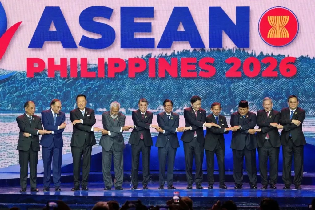 Leaders of Southeast Asian countries take photos at the ASEAN Summit in Manila, Philippines, May 8, 2026. Photo: Aaron Favila/Reuters.