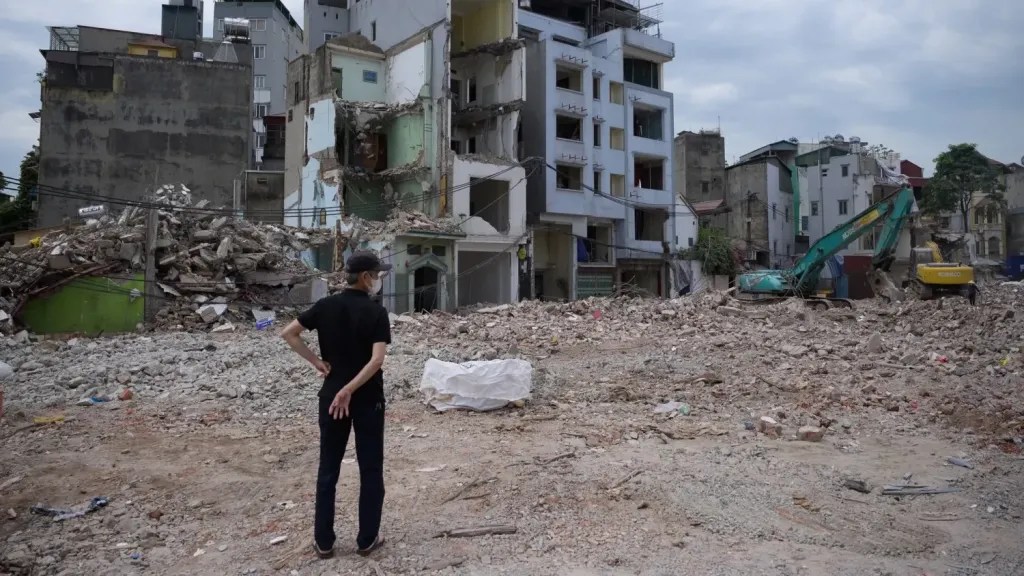 Hà Nội Police to Tally Protest Banners in Hồng Hà Ward Amid Red River Project Dispute