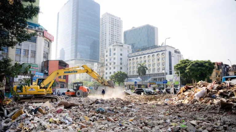 Hà Nội Amends Land Recovery Rules: Residents Must Now Agree to Temporary Relocation Before Land Seizure