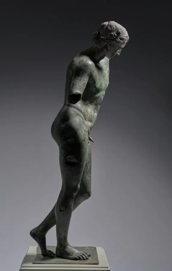 Apollo the Python-Slayer (350 BCE) 5 Apollo the Python-Slayer, side view showing stance and proportions