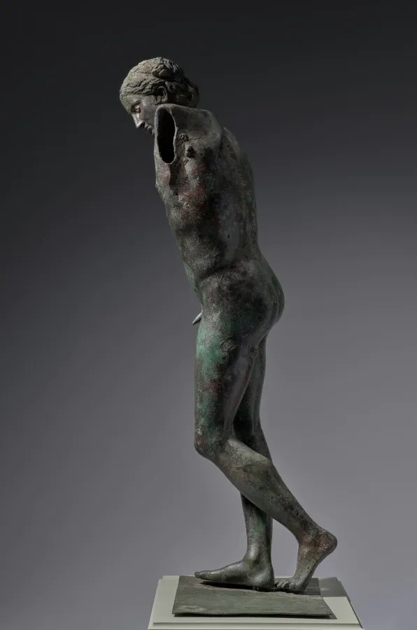 Apollo the Python-Slayer (350 BCE) 4 Apollo the Python-Slayer, side view showing stance and proportions