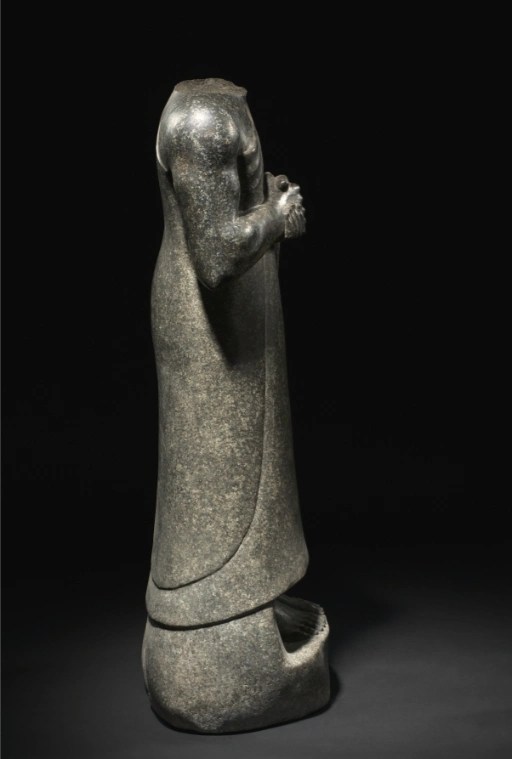 Statue of Gudea (2144–2124 BCE) 3 Statue of Gudea, side view showing clasped hands and votive pose