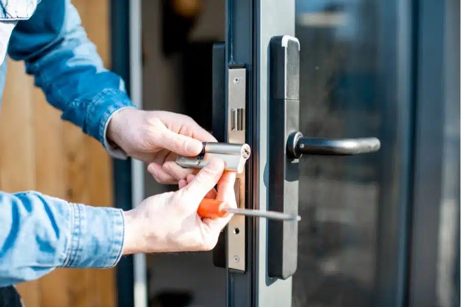 Read more about the article 8 Must-Do Home Security Ideas to Give You Peace of Mind