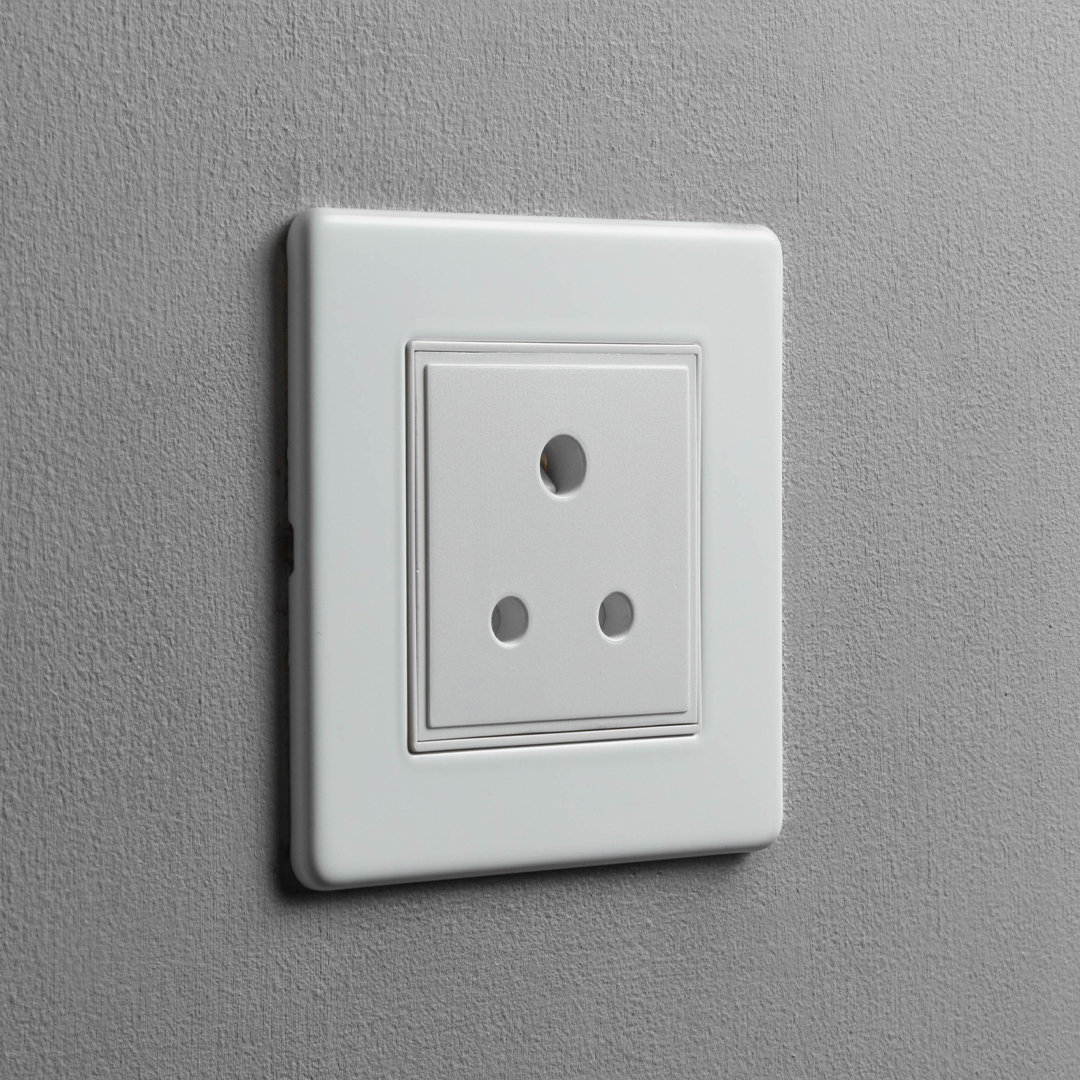 Concealed White 5A Socket