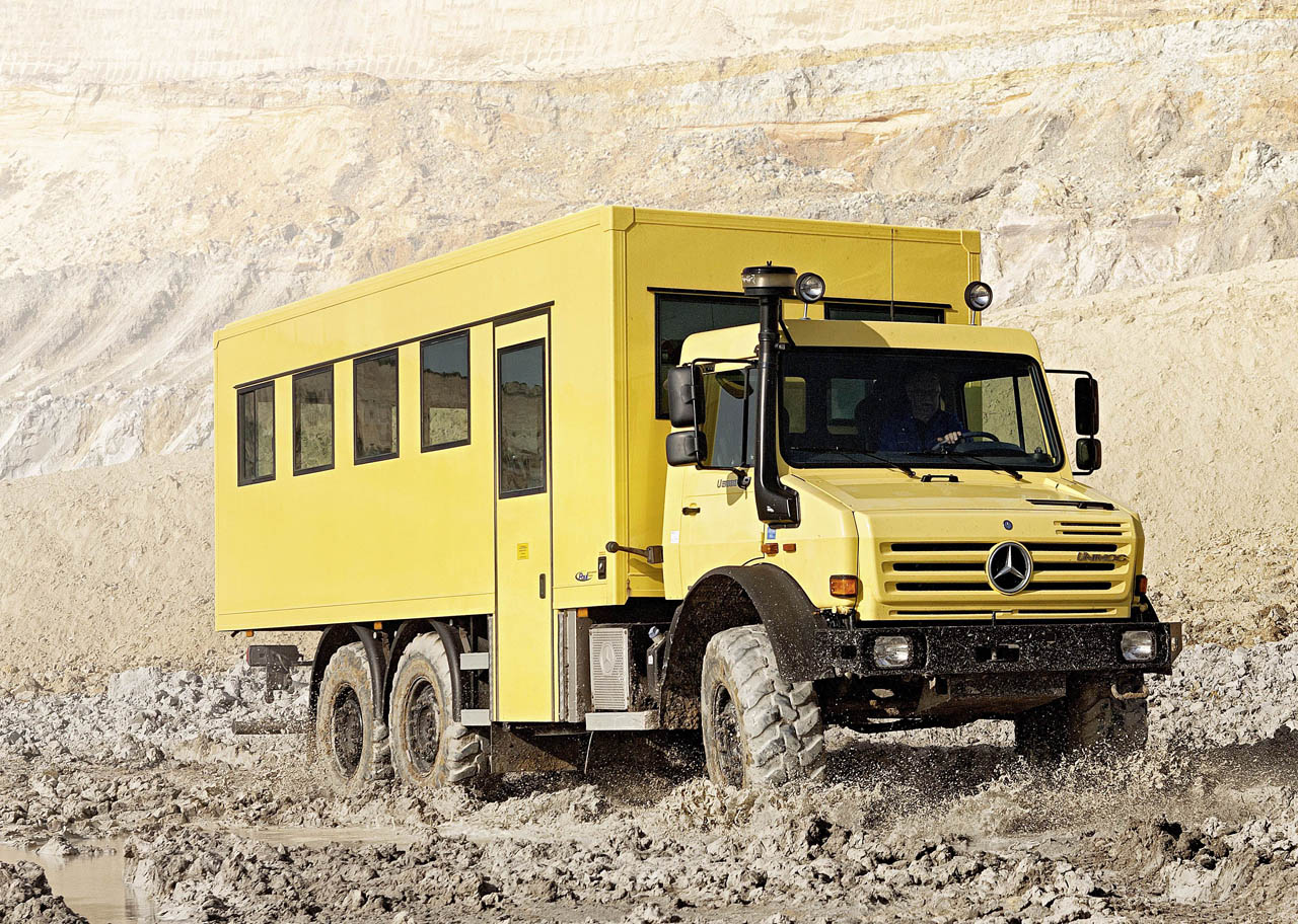 New Unimog U 5000 6×6 with three axles: High payload, more areas