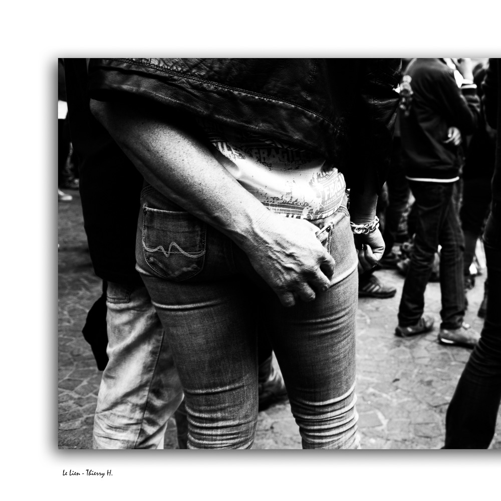 La main qui caresse.