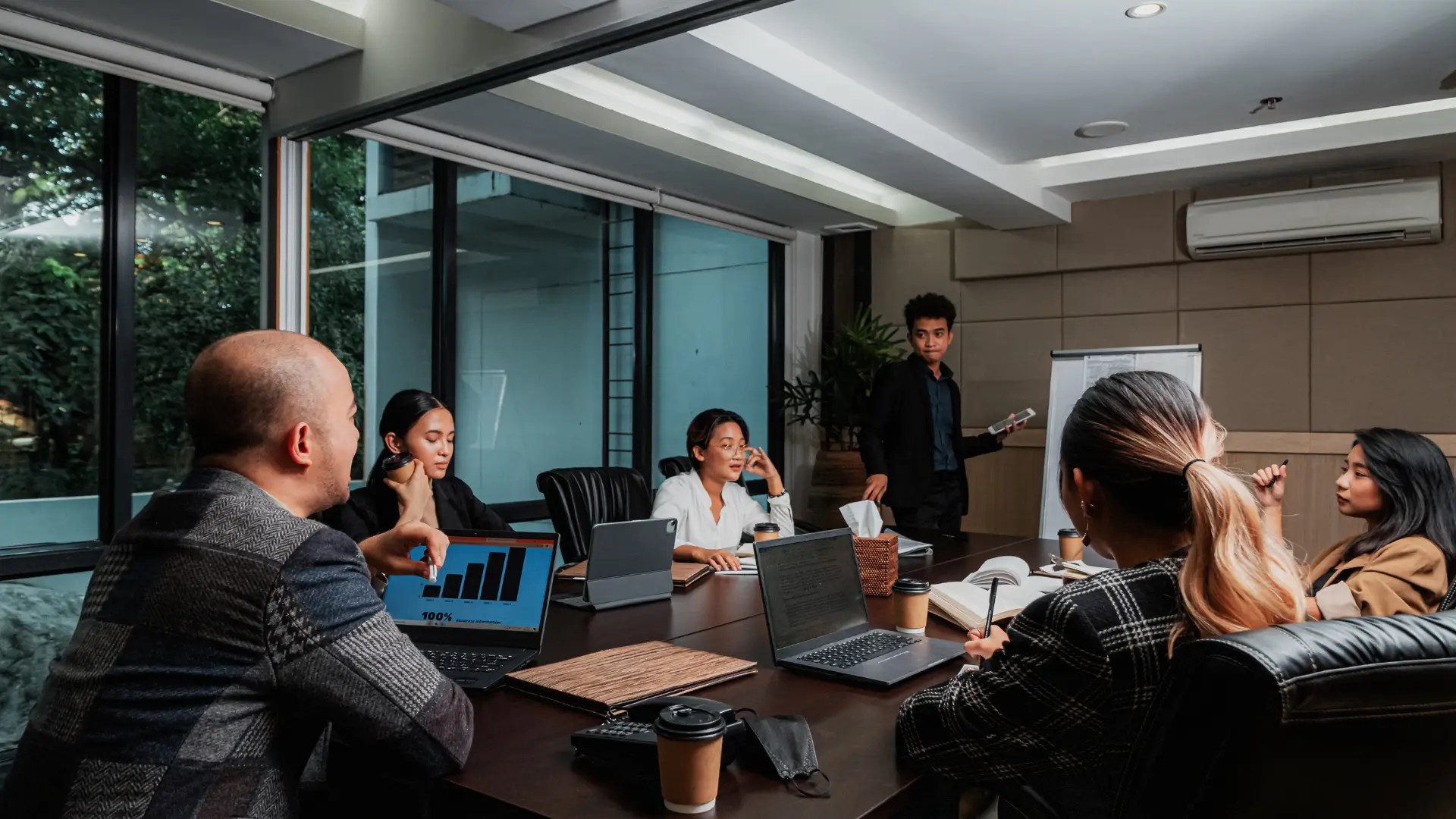 In-House vs SaaS Marketing Agency: Which Is Better?