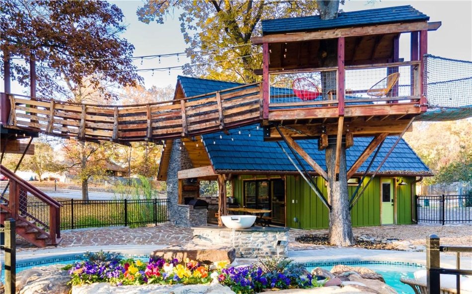 The Tree House in Bentonville - Thind Rentals