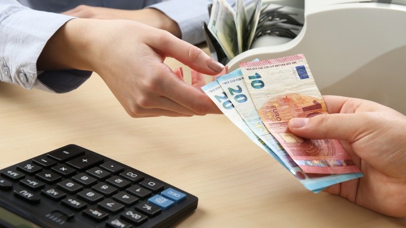 European Savings: A Cautious Approach Amid Economic Uncertainty (2026)