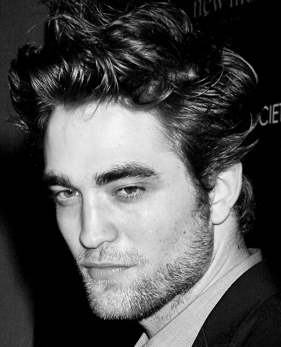 100+] Immagini Di Robert Pattinson | Wallpapers.com, image size:1079x1333