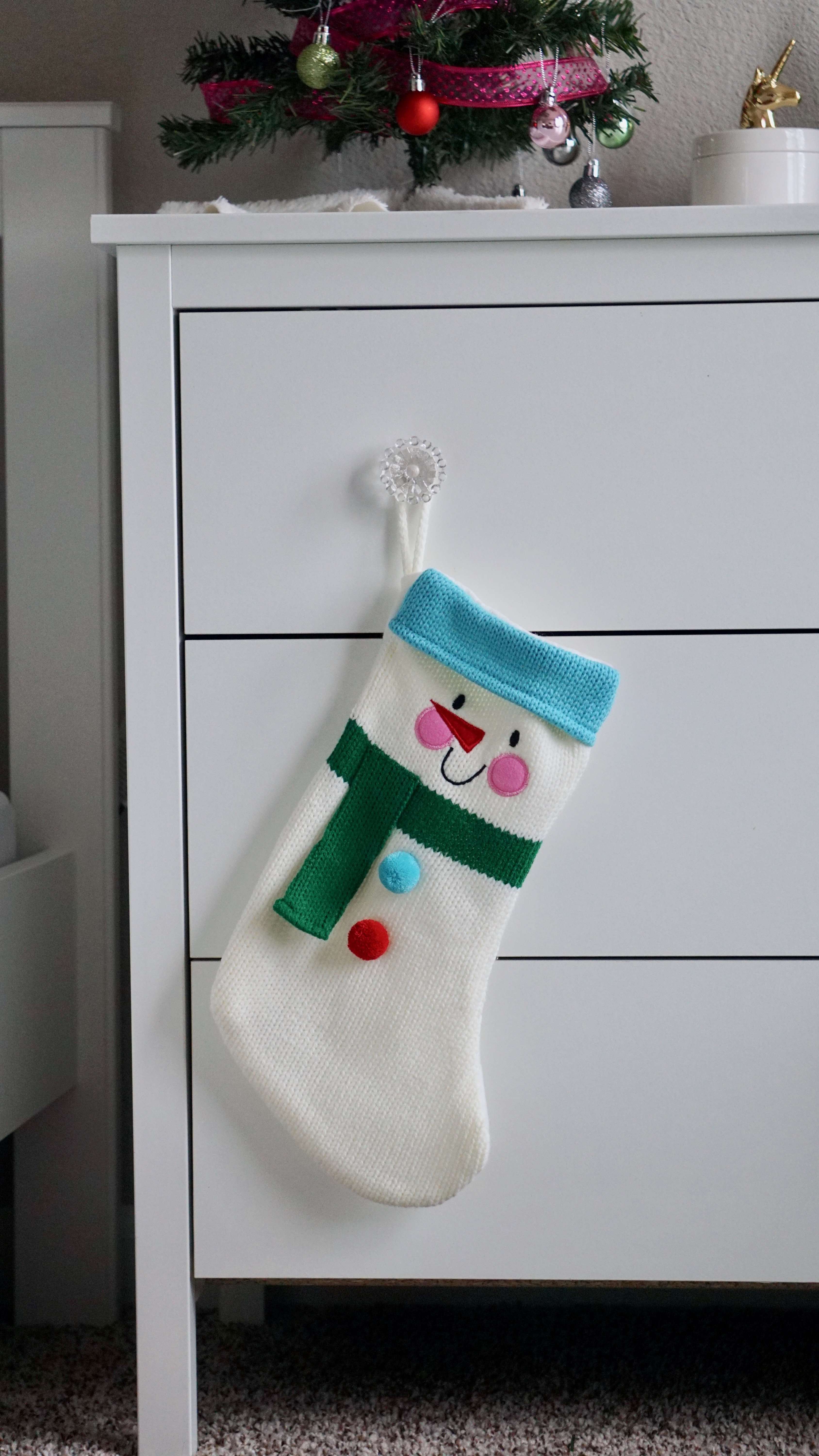 girl room Christmas decor