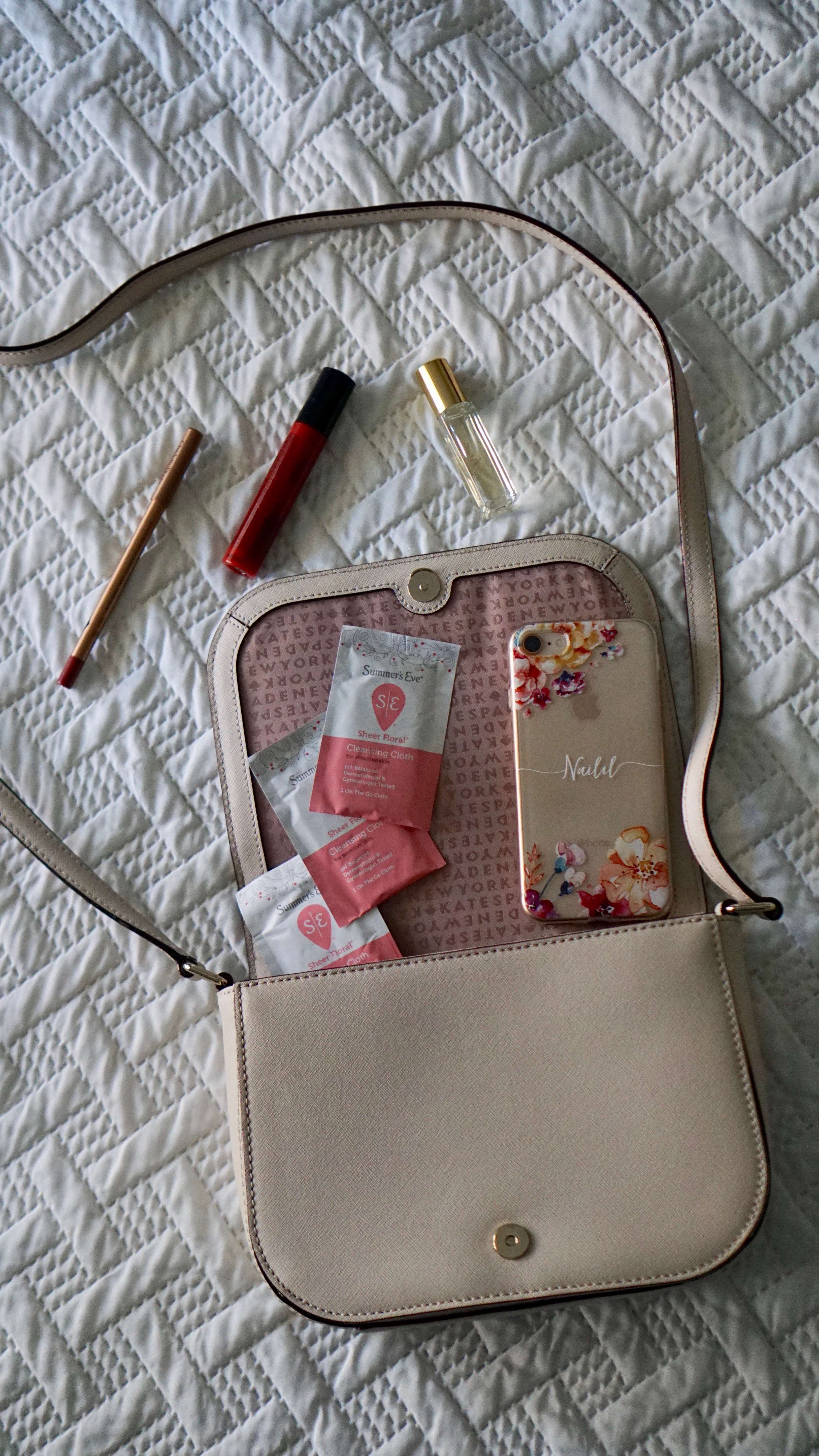 SEHolidayFresh, SummersEve, StayFresh, StayConfident, odor-causing bacteria, Clinically Tested Safe Scents™, Clinically Tested, Safe Scents™, pH-Balanced, parabens free, cleanses, freshens, Hypoallergenic, no residue, feminine care, vaginal care, vaginal wash, summer's eve, feminine, intimate care,