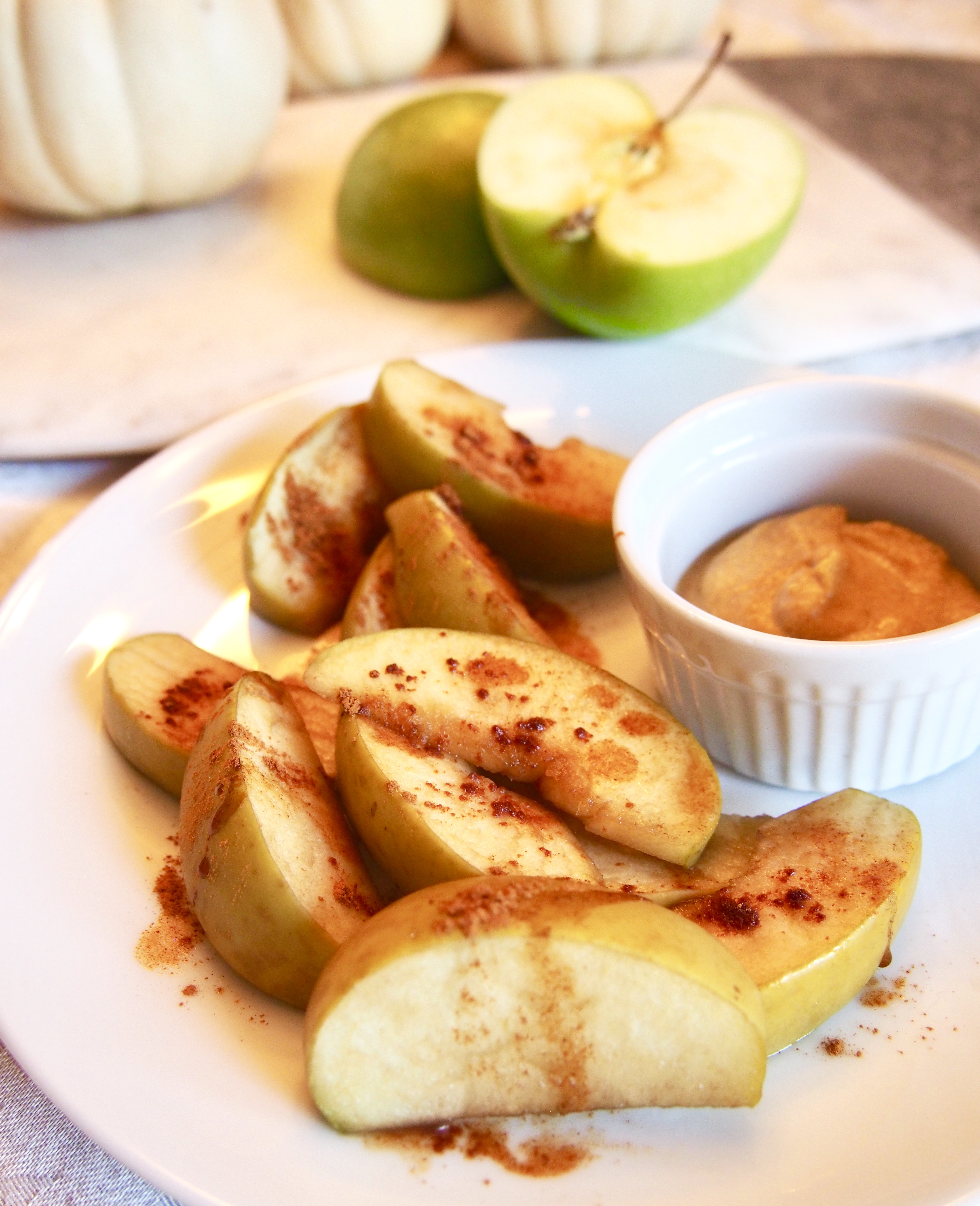 baked apple slices paleo vegan sugar-free dessert