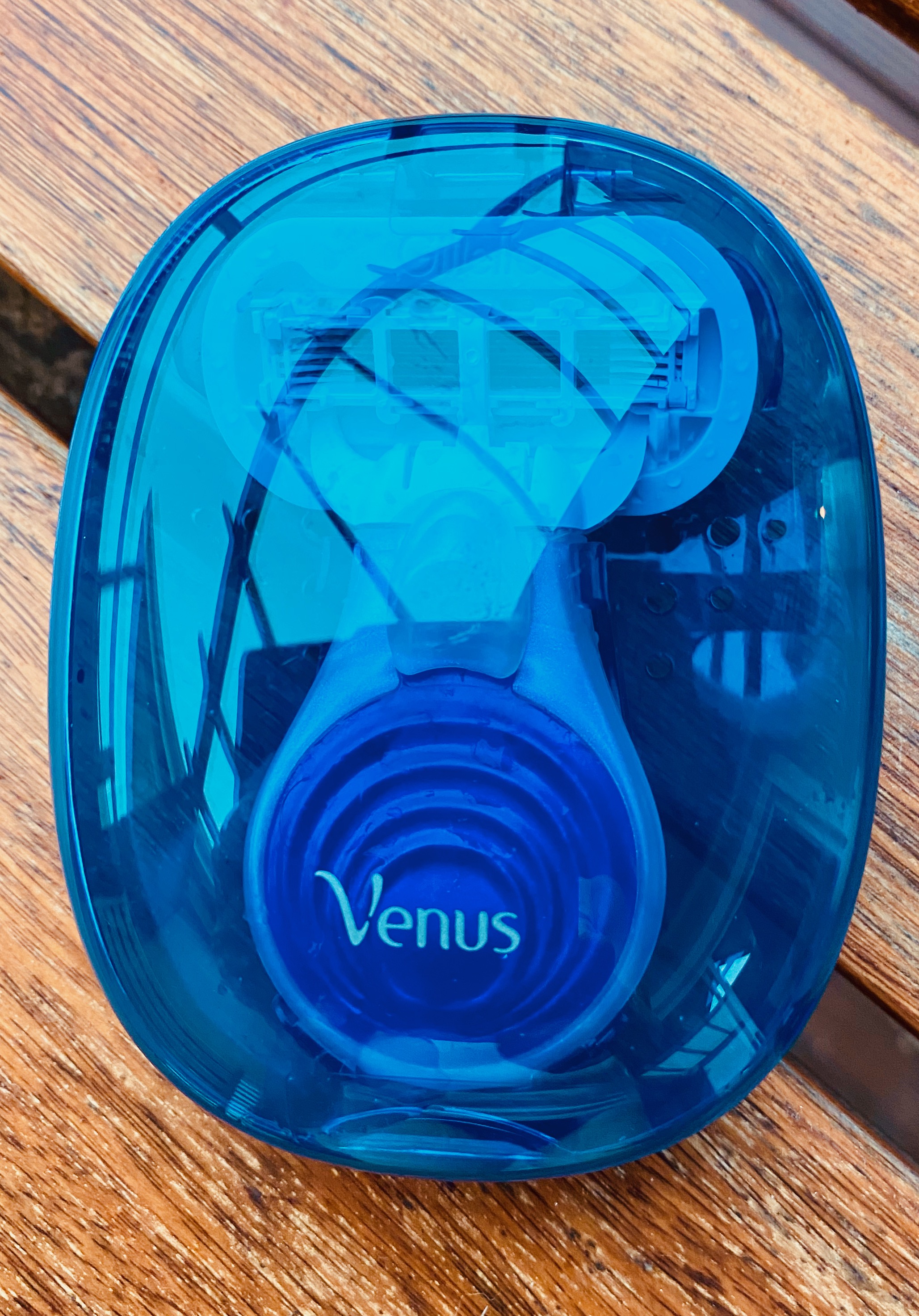 Gillette Venus Snap razor in travel case