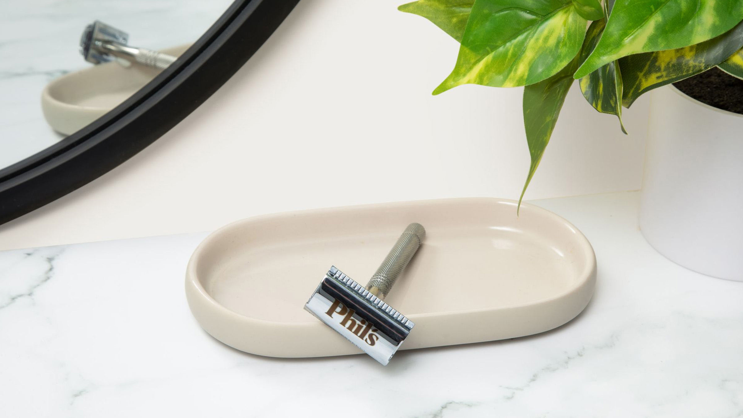 Pattern-Phils-ProductPhoto-Razor-Styled