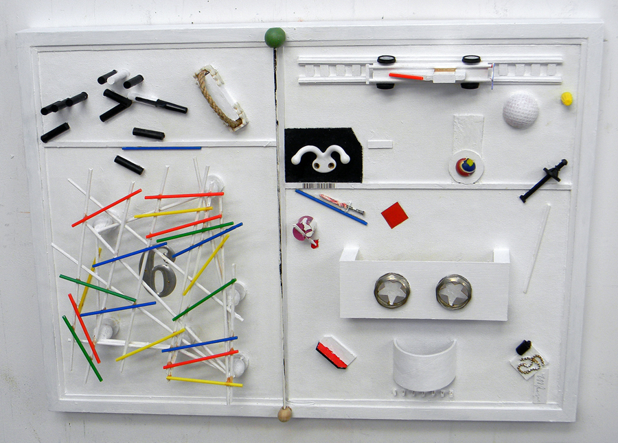 Construction is 20.5 inches x 28.5 inches x 2.5 inches.