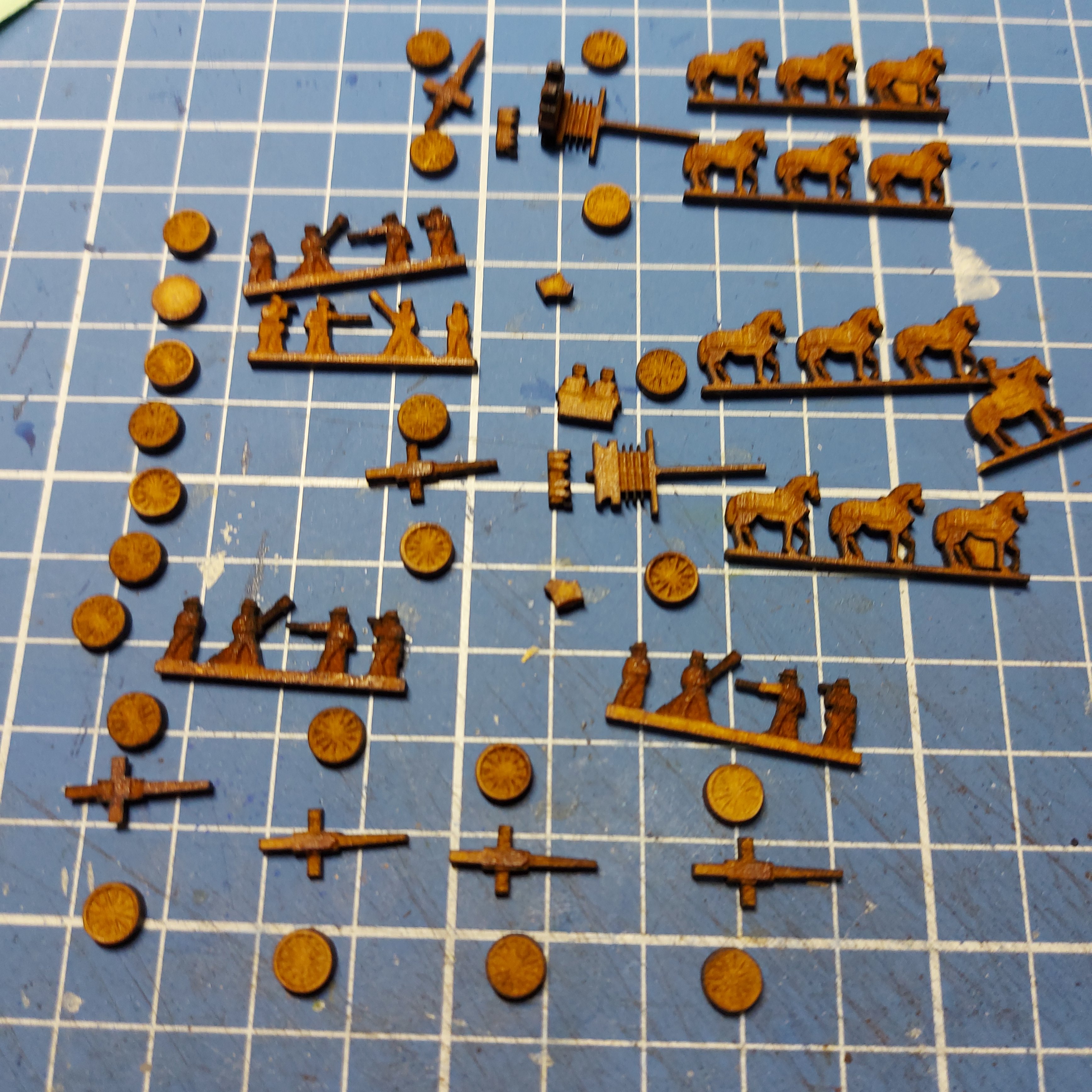 ACW Artillery and limbers - two limbers, four crew strips and 6 guns in total