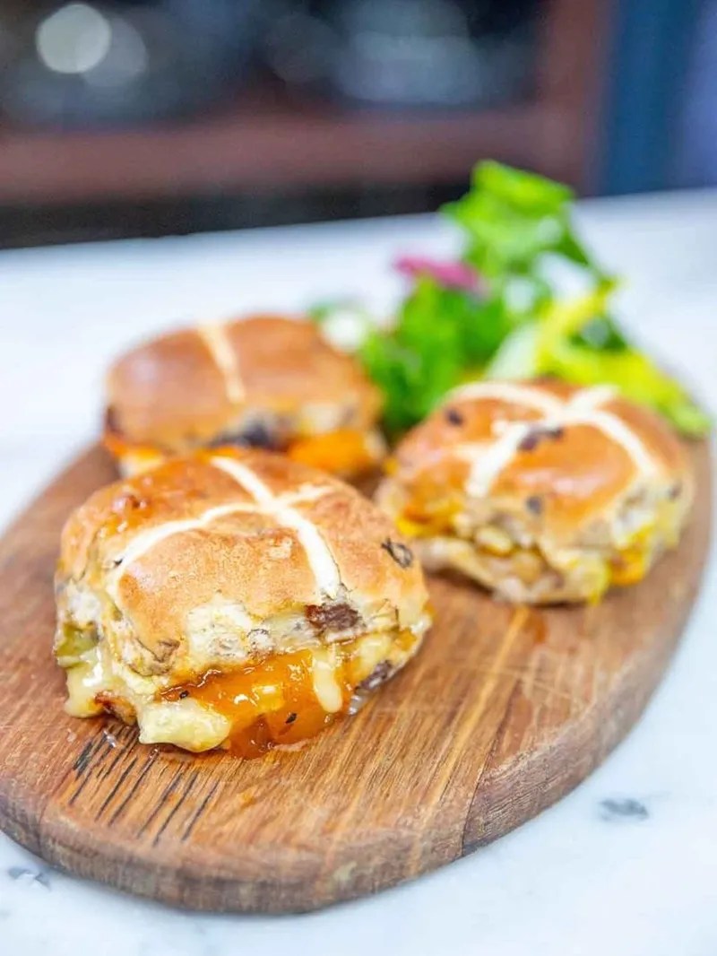 CHEESY HOT CROSS BUNS RECIPE WITH EASTER LEFTOVERS 1 hot cross bun air-fryer toastie