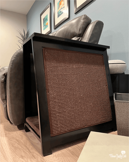 end table with scratching mat
