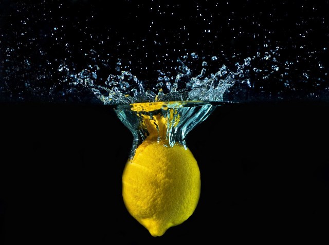 The Benefits of Drinking Warm Lemon Water In The Morning