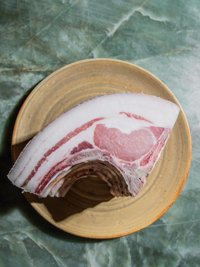 The fat is the key when it comes to selecting delicious pork chops. Photos: Nikki To