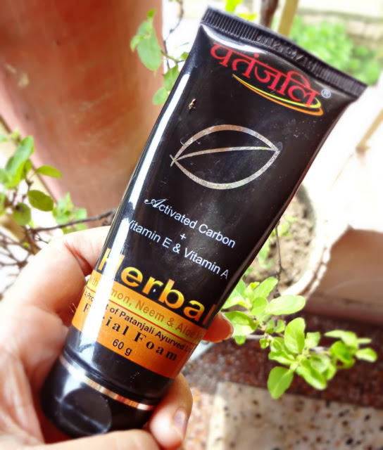 patanjali activated carbon vitamin e face wash