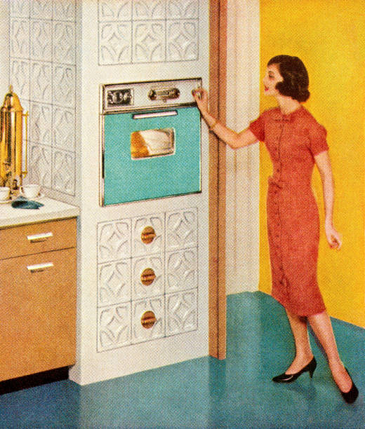 Vrouw in jurk staat voor de oven