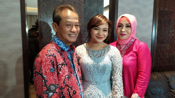 Contoh surat cinta siswa baru kepada kaka kelas atau senior atau . Surat Cinta Amel Carla untuk Orangtua