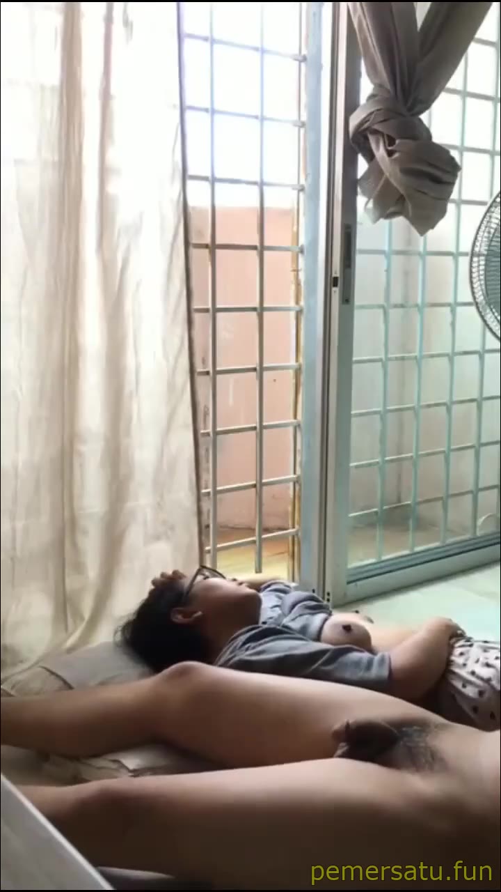 P1 Bunda Noor Farida Kacamata Ngondoy