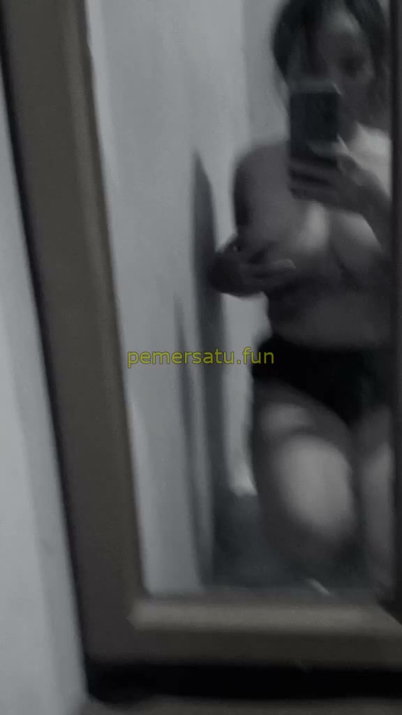 P77 Elvia Montok Toge 18yo Suka Colok Memek