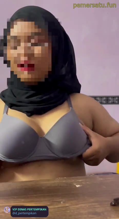 P8 Qieliyy 18yo Hijab Sange Viral Ngentot