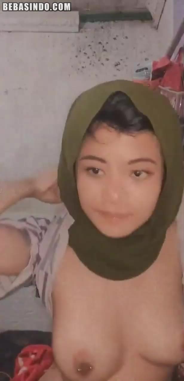1861-Bokep-Indo-ABG-Hijab-Toket-Gede-Pentil-DItindik